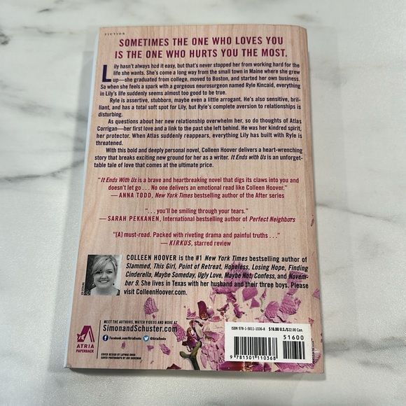 It Ends With Us by Colleen Hoover - Picture 2 of 6